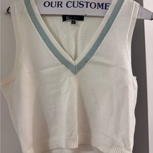 Blue Blush Women's White V-Neck Top